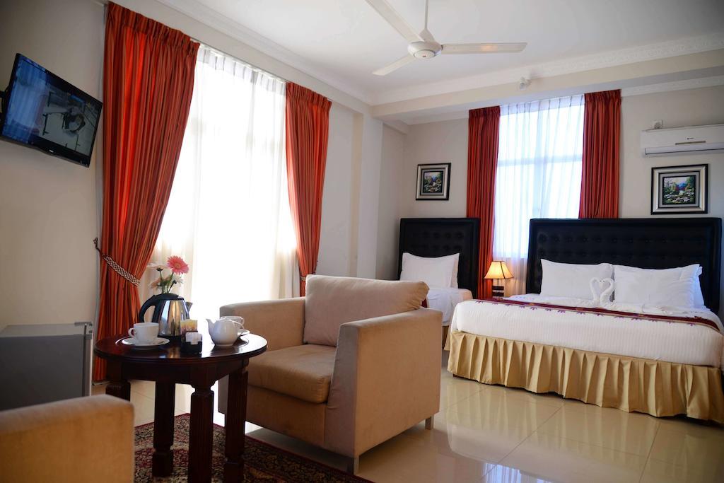 Lazaani Hotel Colombo Room photo