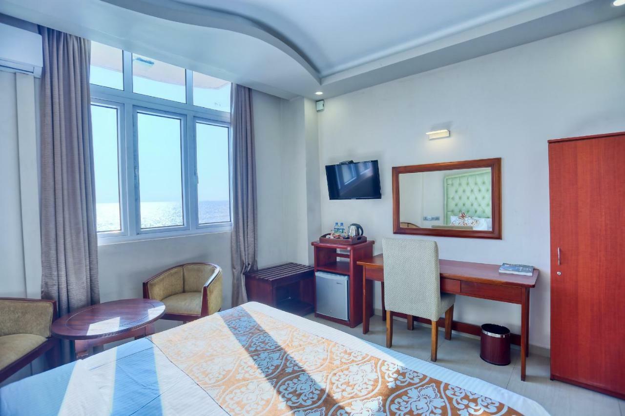 Lazaani Hotel Colombo Exterior photo