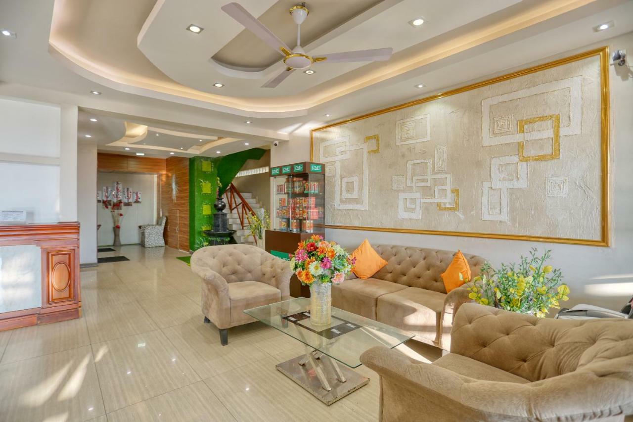 Lazaani Hotel Colombo Exterior photo