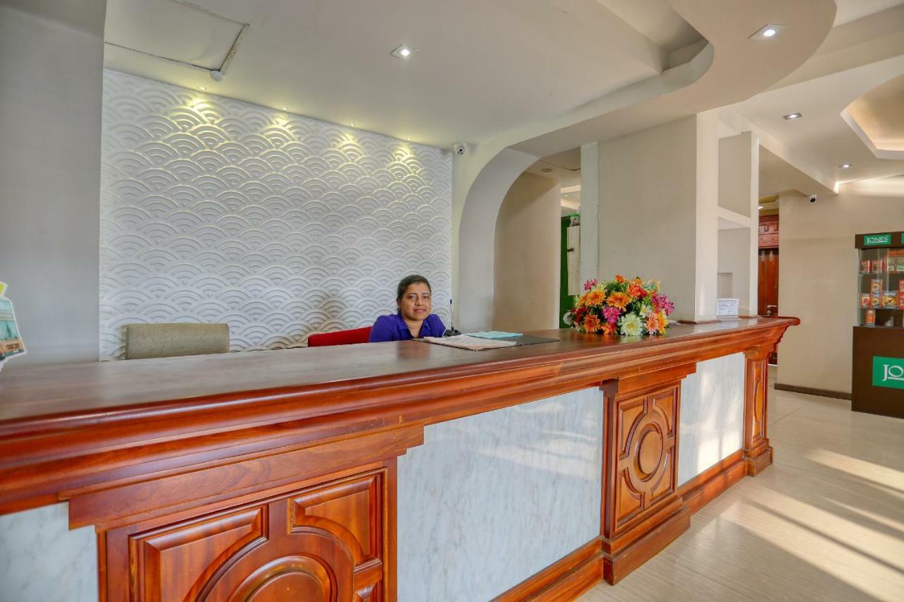 Lazaani Hotel Colombo Exterior photo